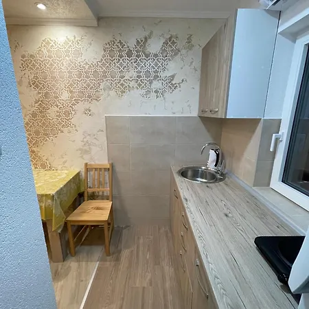 911 Apartment *